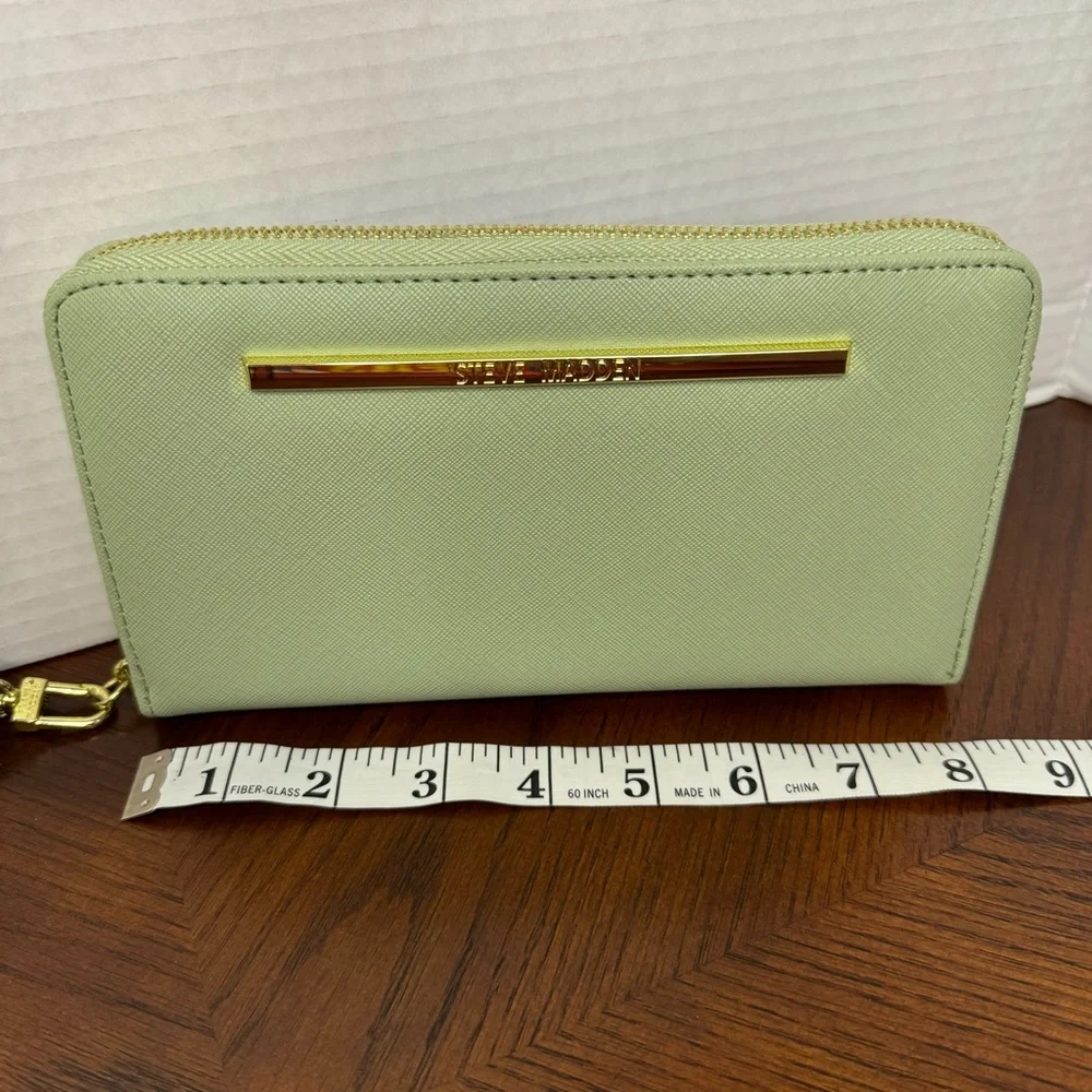Steve Madden Wristlet - Picture 4 of 5